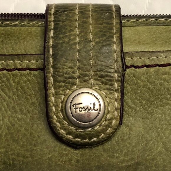 AUTHENTIC & VINTAGE Fossil Moss Green Leather Double-Fold Wallet. - Picture 1 of 15
